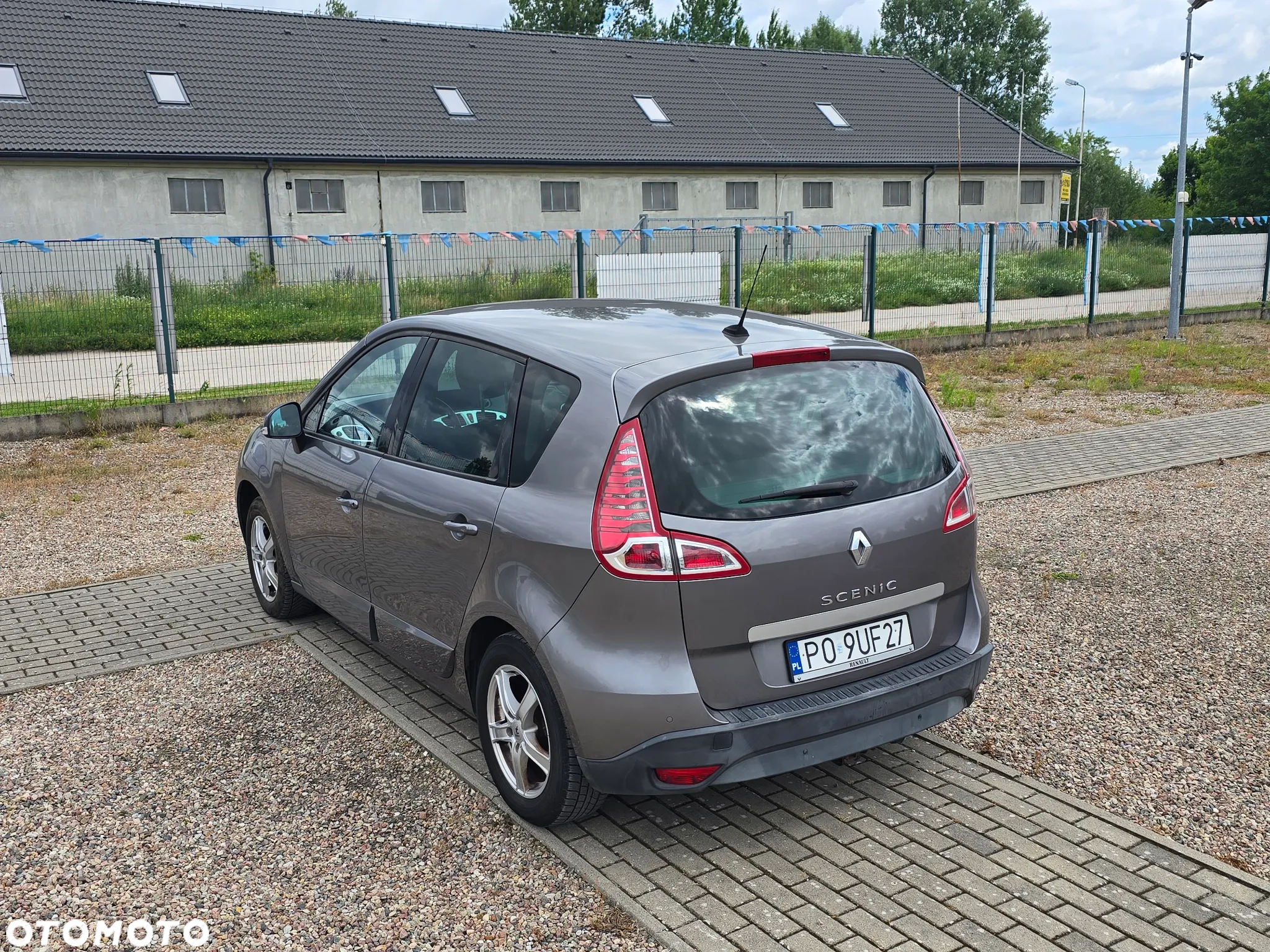 Renault Scenic 1.6 16V 110 TomTom Edition - 9