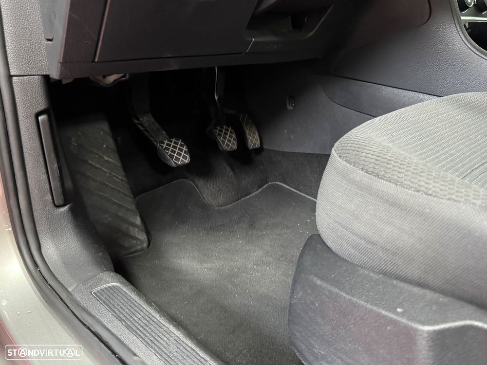 VW Golf 1.6 TDi Confortline - 19