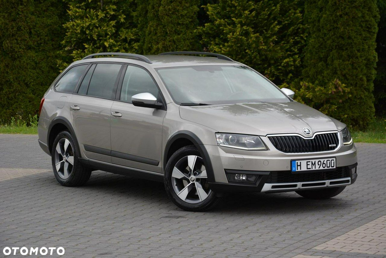 Skoda Octavia Combi 2.0 TDI 4x4 DSG Scout - 10