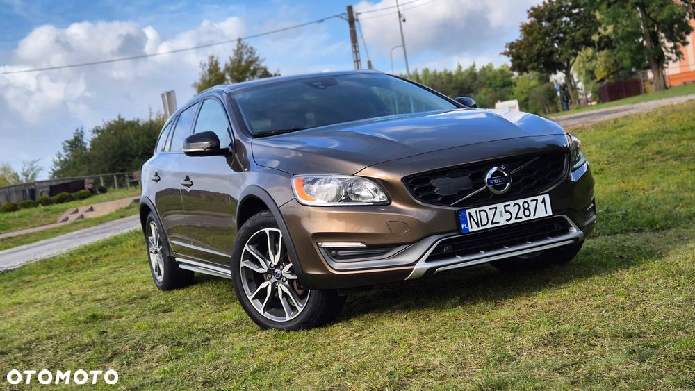 Volvo V60 Cross Country T5 AWD Momentum - 1