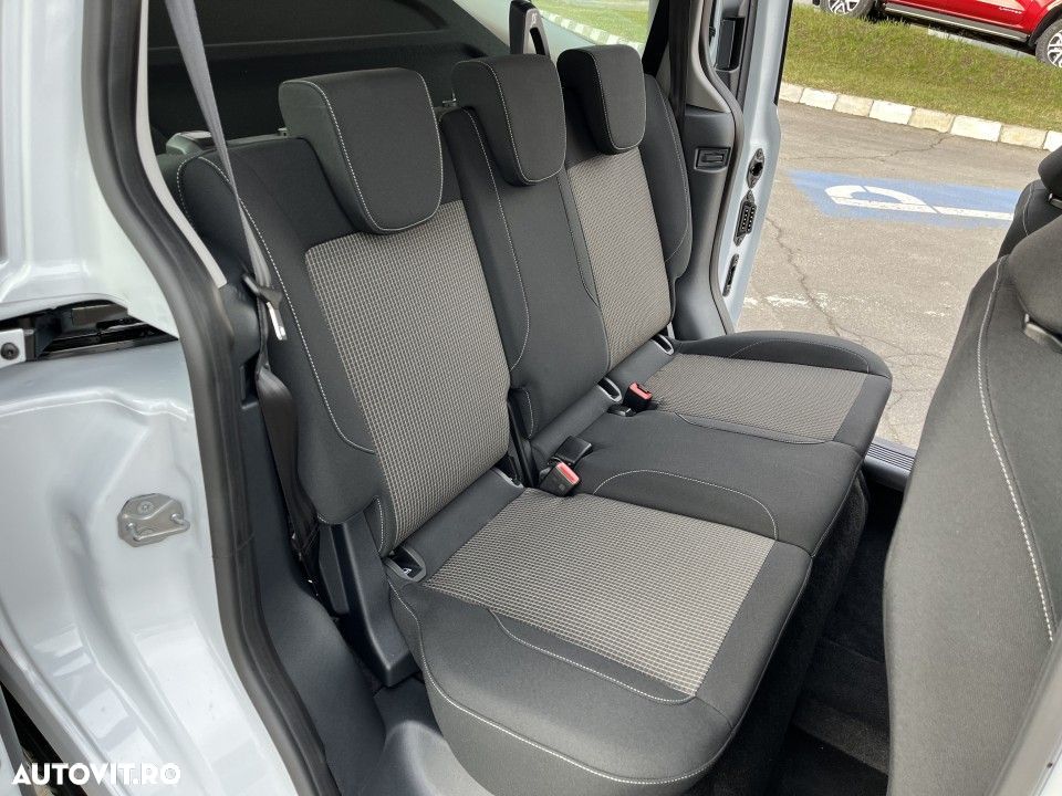 Ford Tourneo Courier - 28