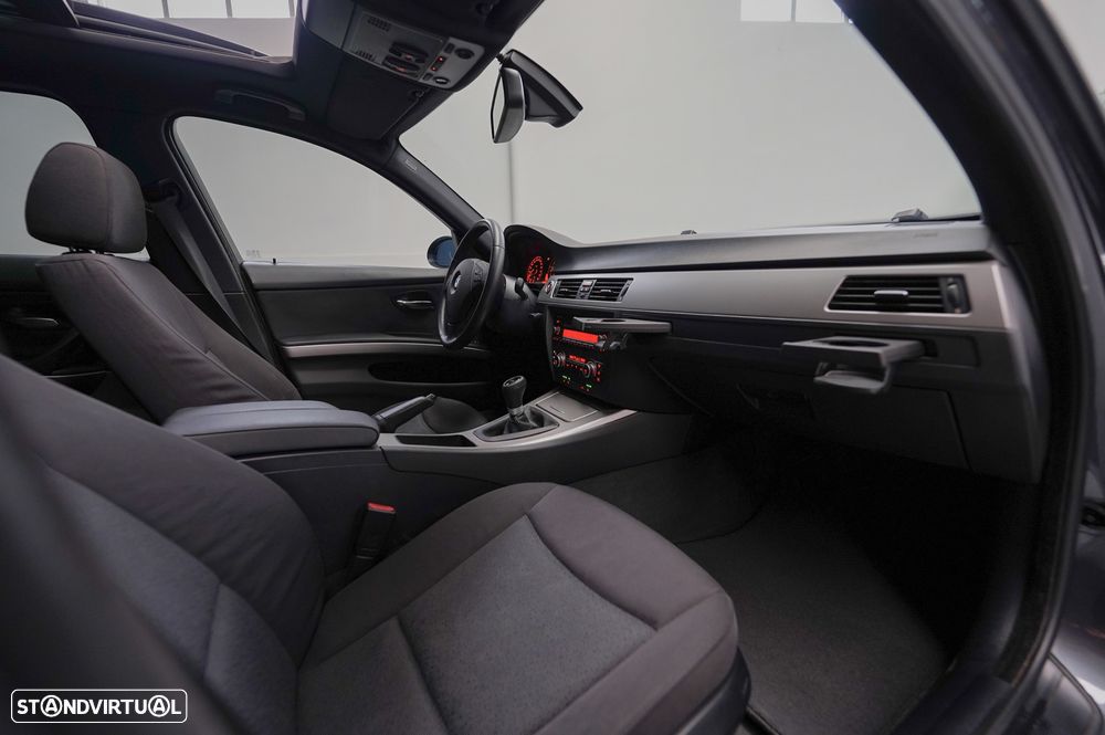 BMW 320 d Dynamic - 2