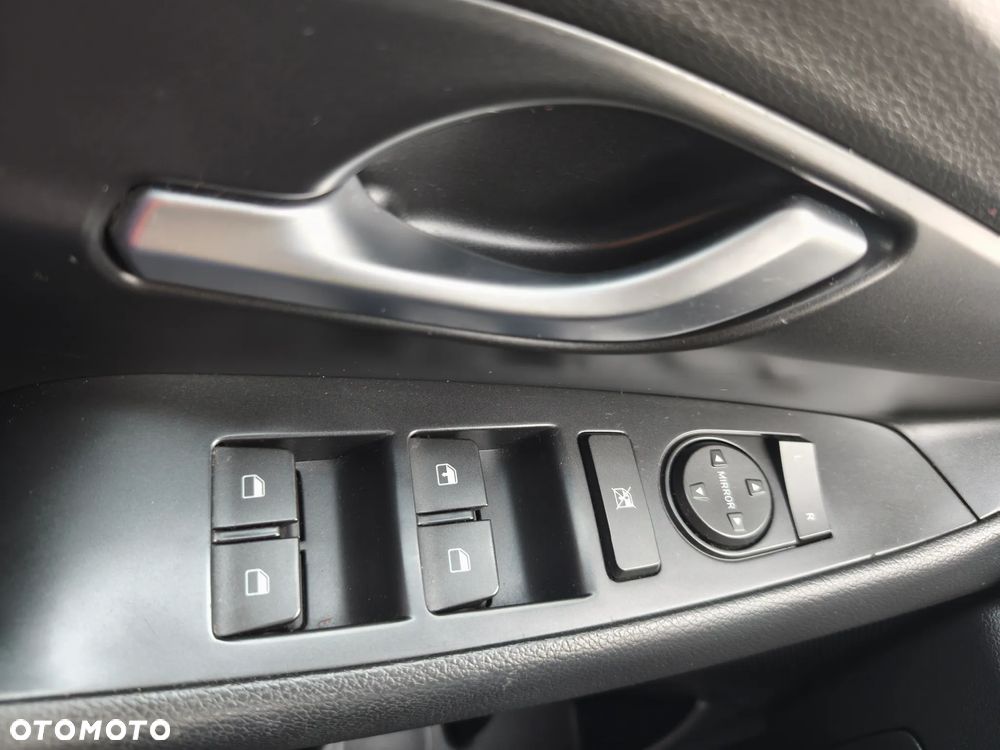 Hyundai i30 1.5 DPI Classic + - 17