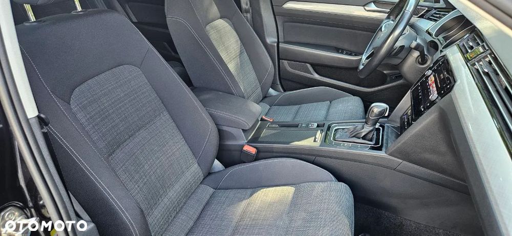 Volkswagen Passat Variant 2.0 TSI Business DSG - 39