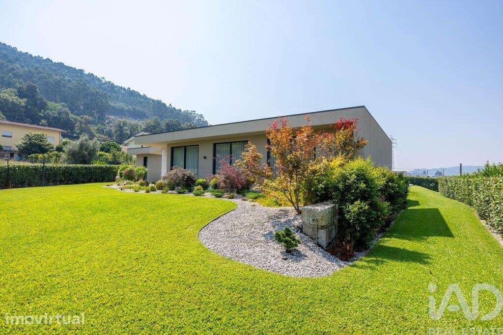 Moradia térrea T3 em Santo Tirso, Couto e Burgães de 275 m2 - Grande imagem: 2/39