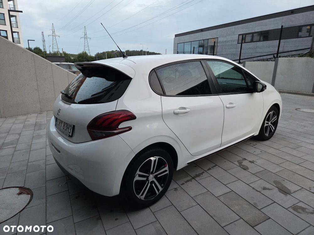 Peugeot 208 - 3