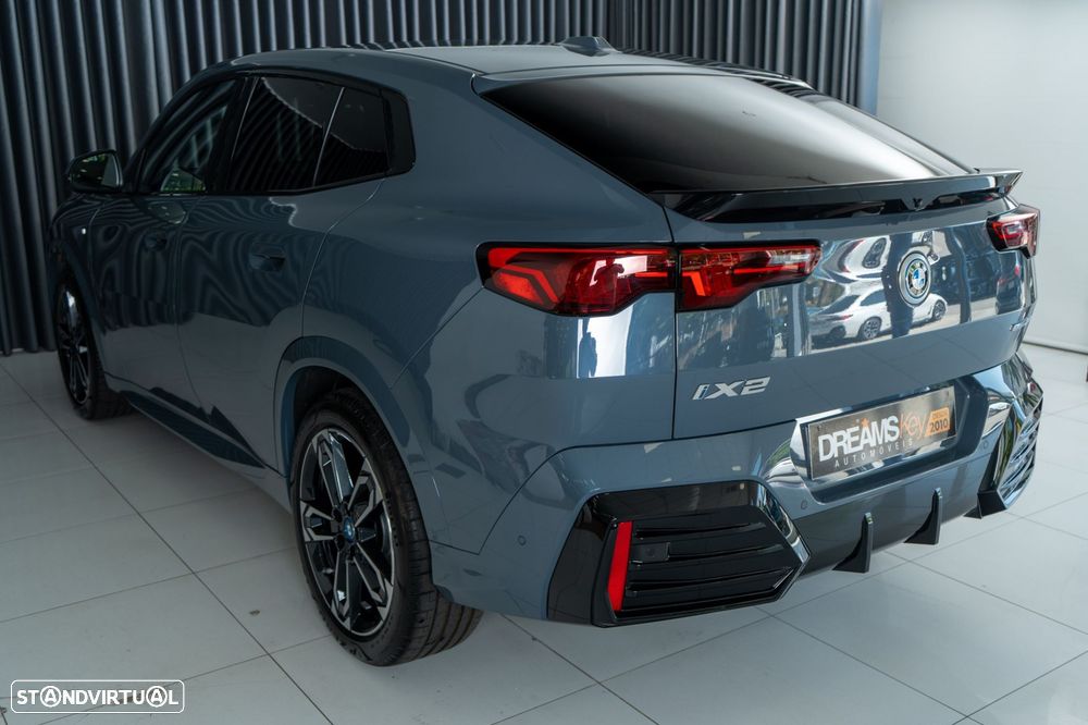 BMW iX2 eDrive20 Pack Desportivo M - 6