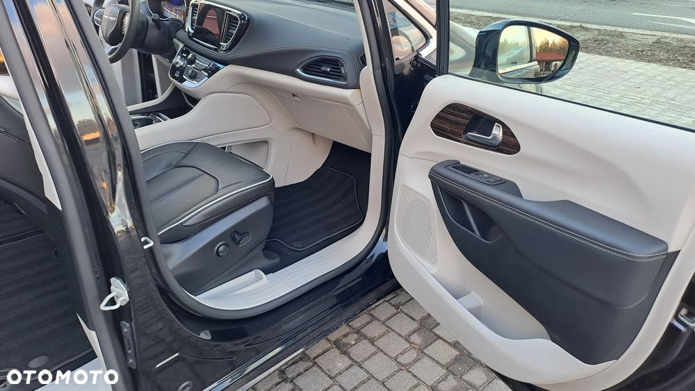 Chrysler Pacifica - 13