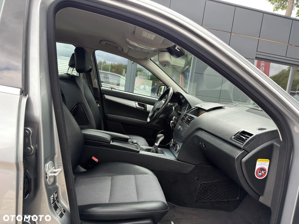 Mercedes-Benz Klasa C 180 CGI BlueEFFICIENCY Avantgarde - 15