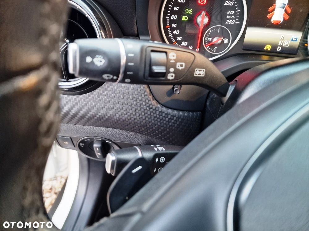 Mercedes-Benz GLA - 32