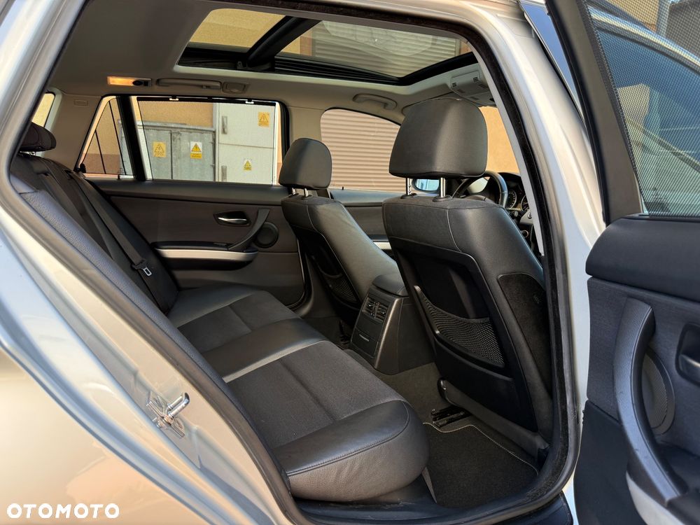 BMW Seria 3 325i - 29