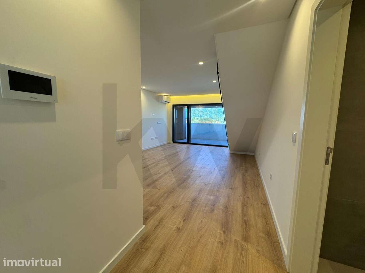 T2 Duplex em Repeses: Espaço e Privacidade num Refúgio Moderno - Grande imagem: 3/16