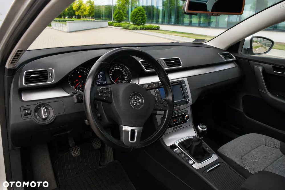 Volkswagen Passat 2.0 TDI Comfortline - 12