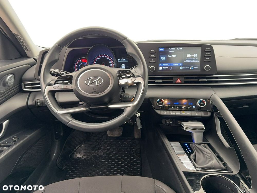 Hyundai Elantra - 9