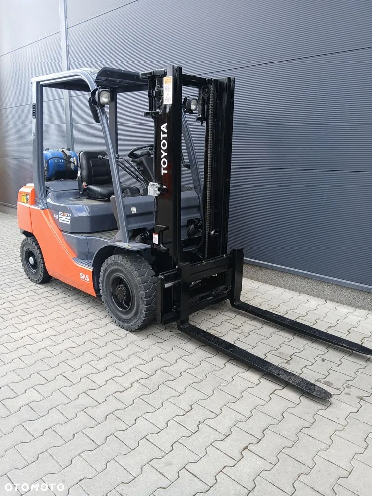 Toyota 02-8FGF25 - 3