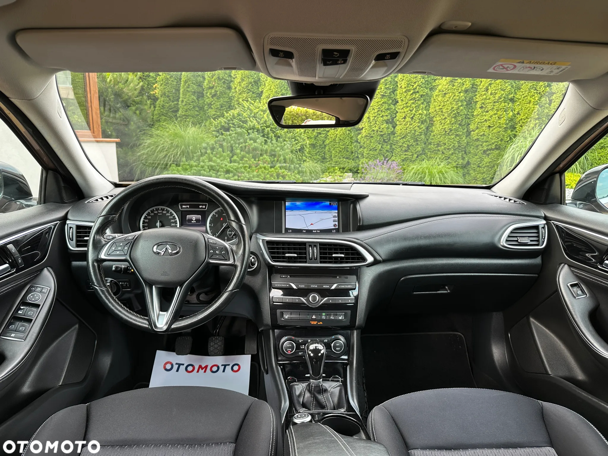 Infiniti Q30 1.5d Premium Tech Cafe Teak - 3