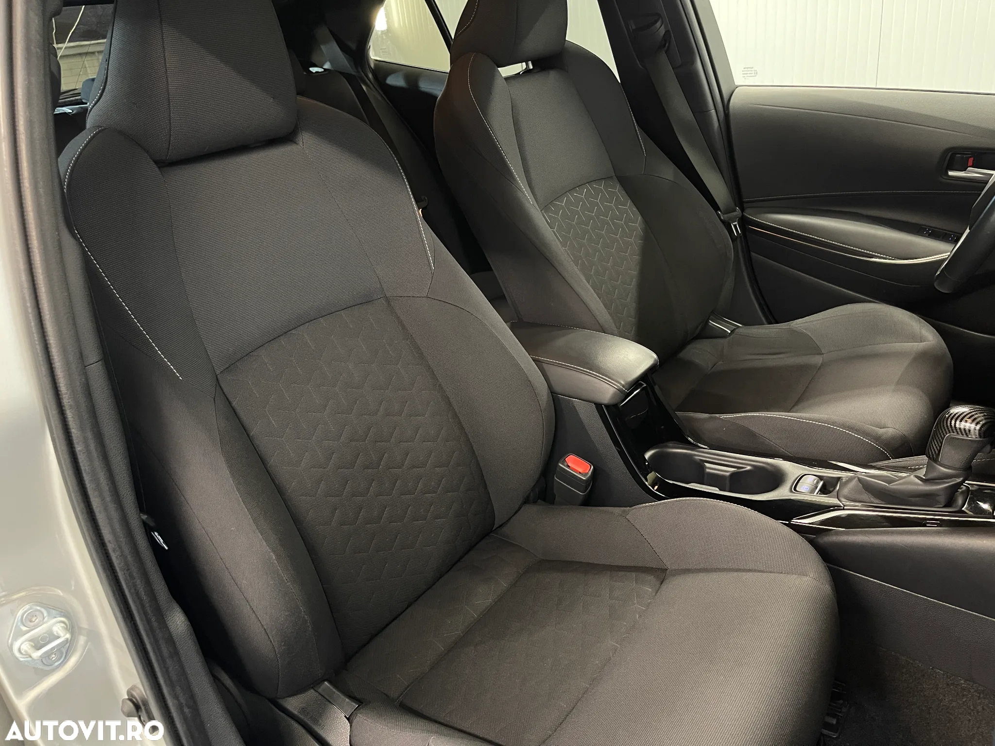 Toyota Corolla 2.0 Hybrid Business Edition - 9