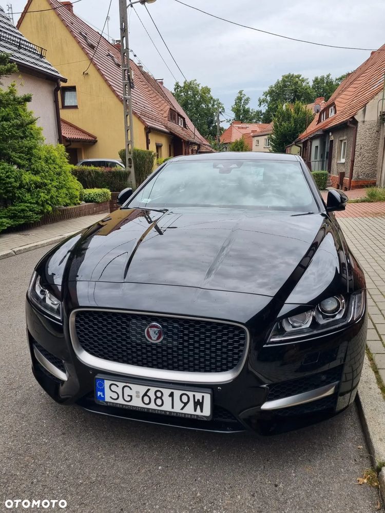 Jaguar XF 2.0 i4D R-Sport - 2