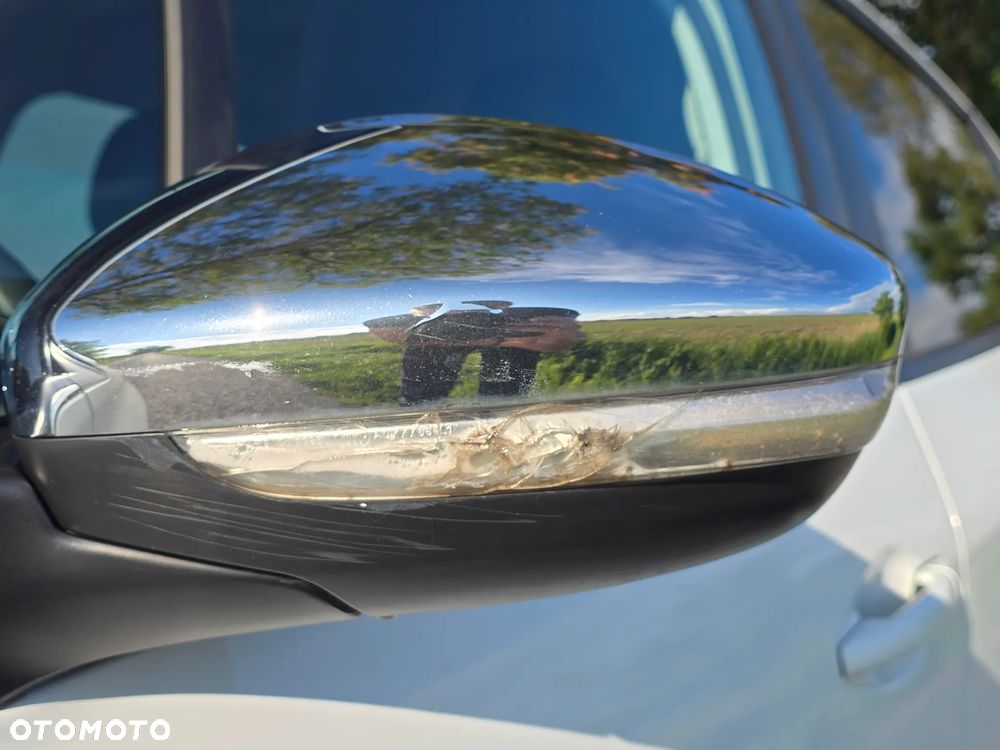 Peugeot 208 - 16