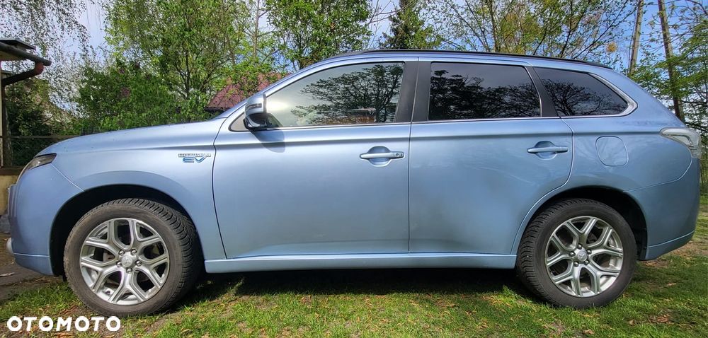 Mitsubishi Outlander Instyle NAVI + - 3