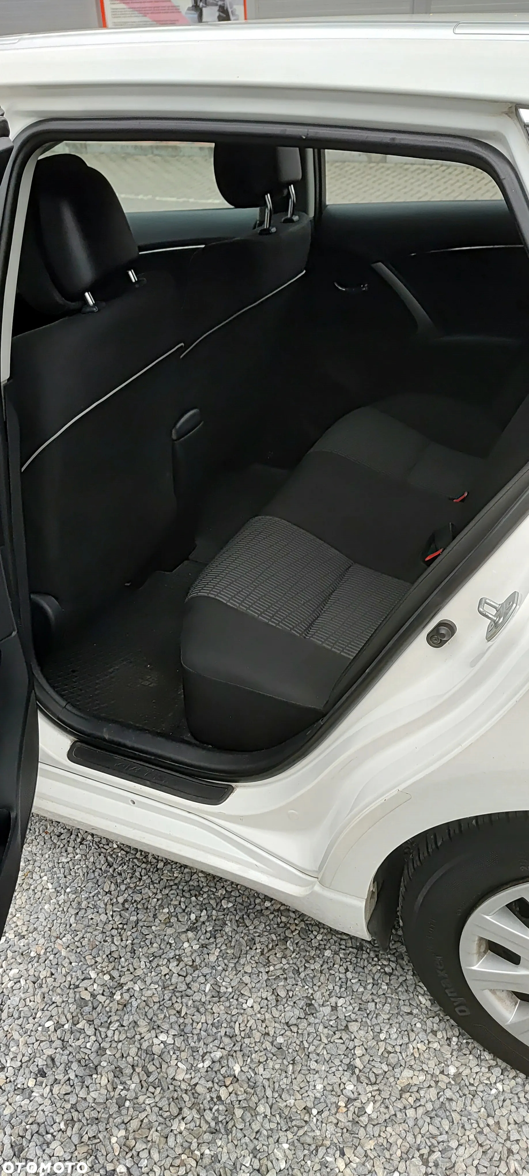 Toyota Avensis - 12