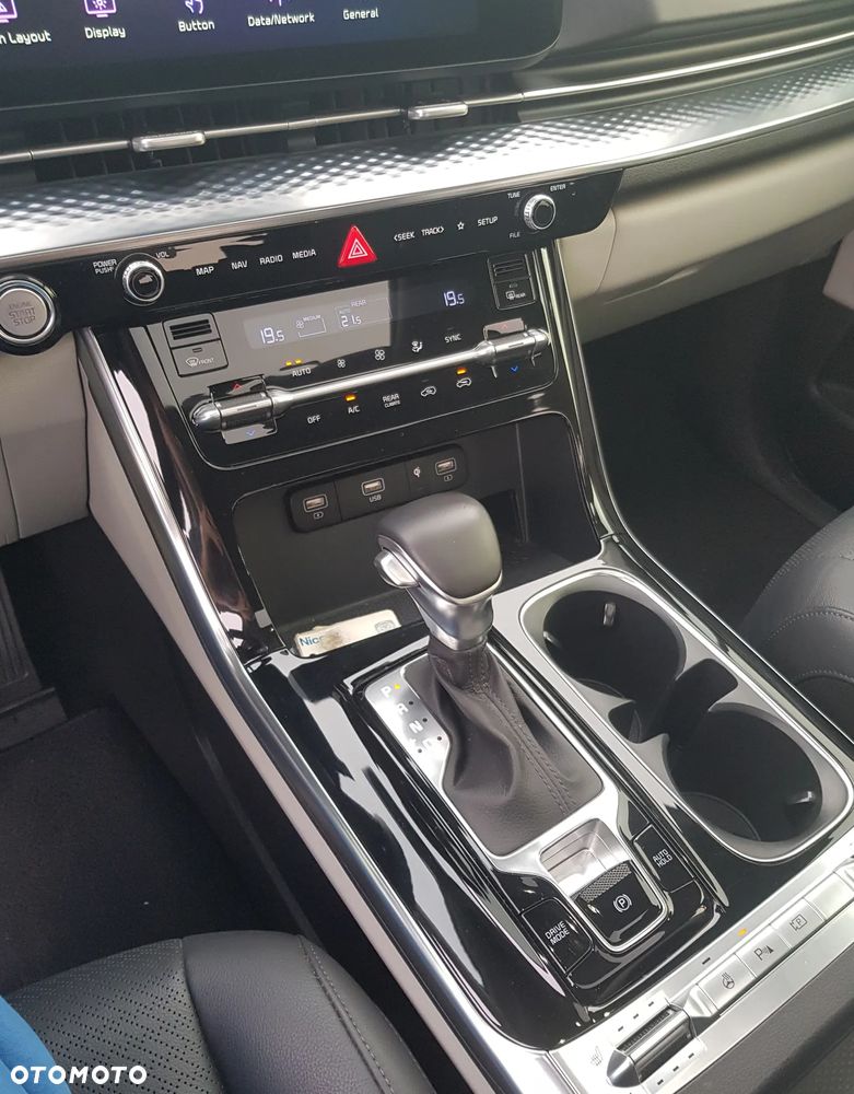 Kia Carnival - 9
