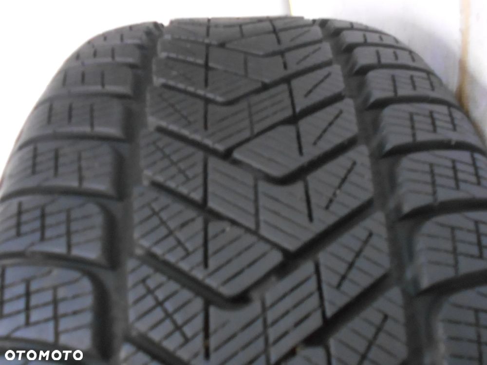 OPONA POJEDYNKA 235/50R18 PIRELLI WINTER SCORPION MO DOT 4722 8MM - 2