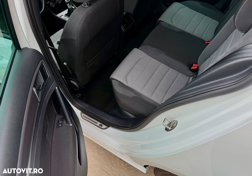 Volkswagen Golf - 17