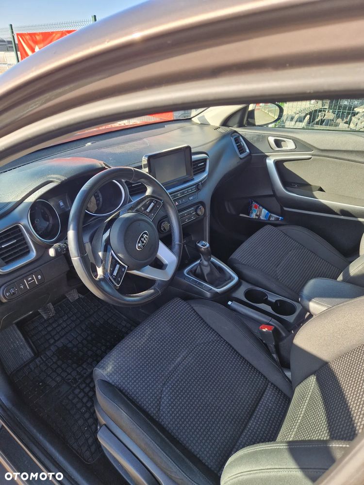 Kia Ceed 1.4 L - 9