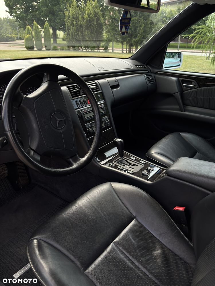 Mercedes-Benz Klasa E 320 T 4-Matic Avantgarde - 16