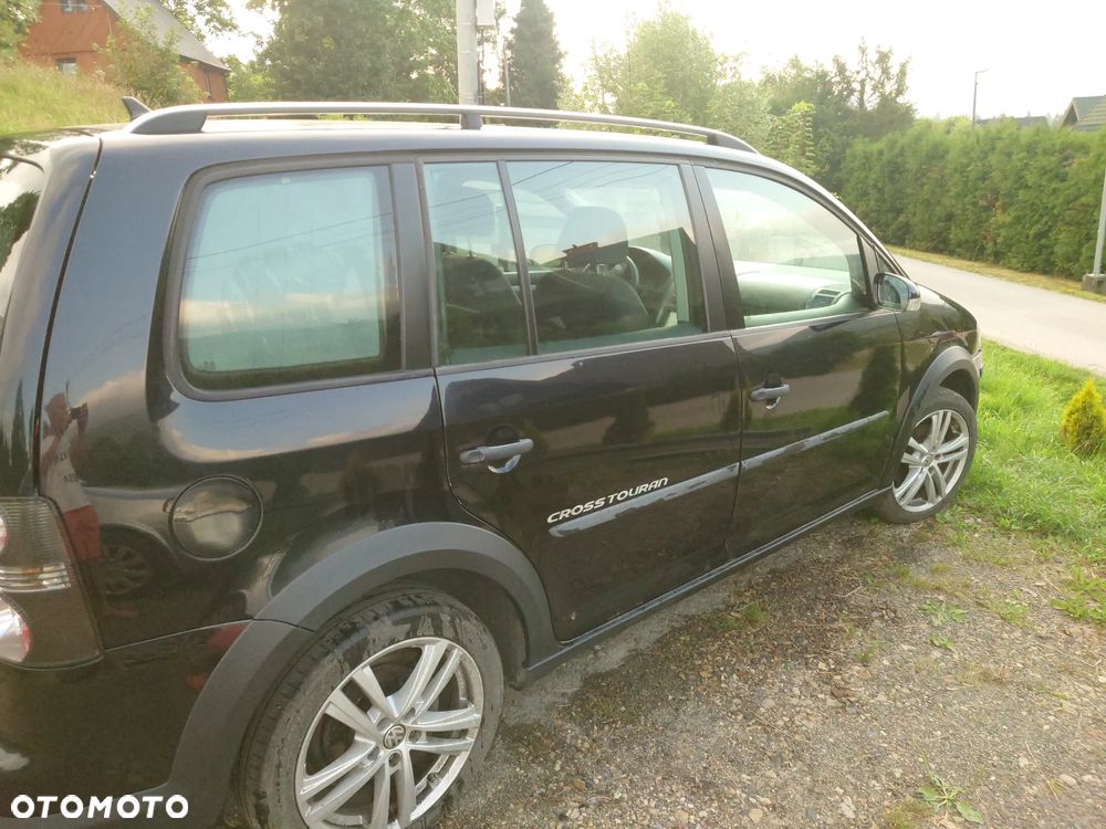 Volkswagen Touran 1.9 TDI DPF Cross DSG - 11