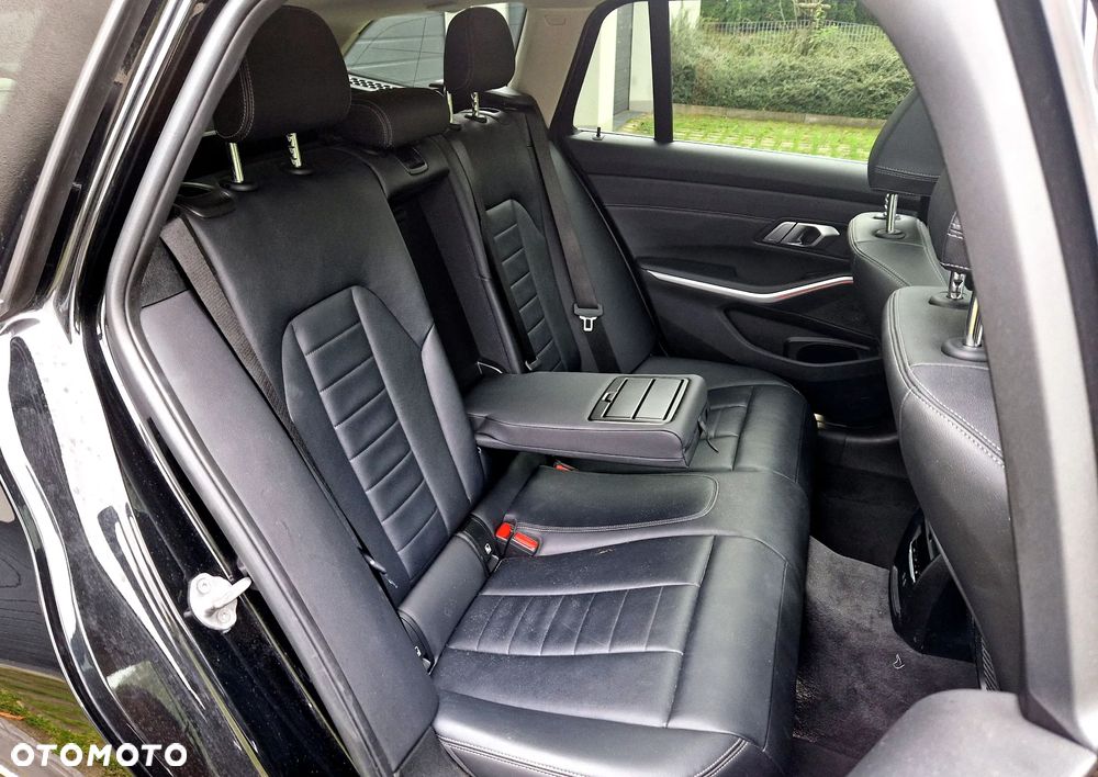 BMW Seria 3 320d xDrive Luxury Line - 29