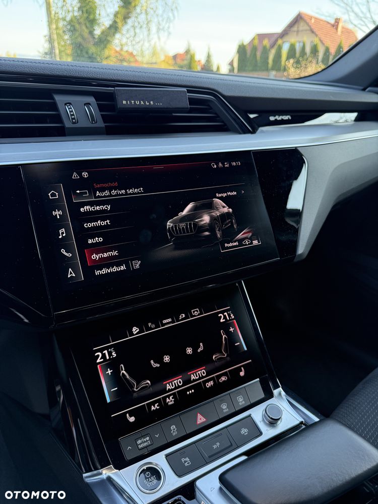 Audi Q8 Sportback e-tron - 13