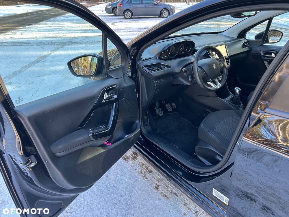 Peugeot 208 1.2 PureTech GPF Signature S&S - 5