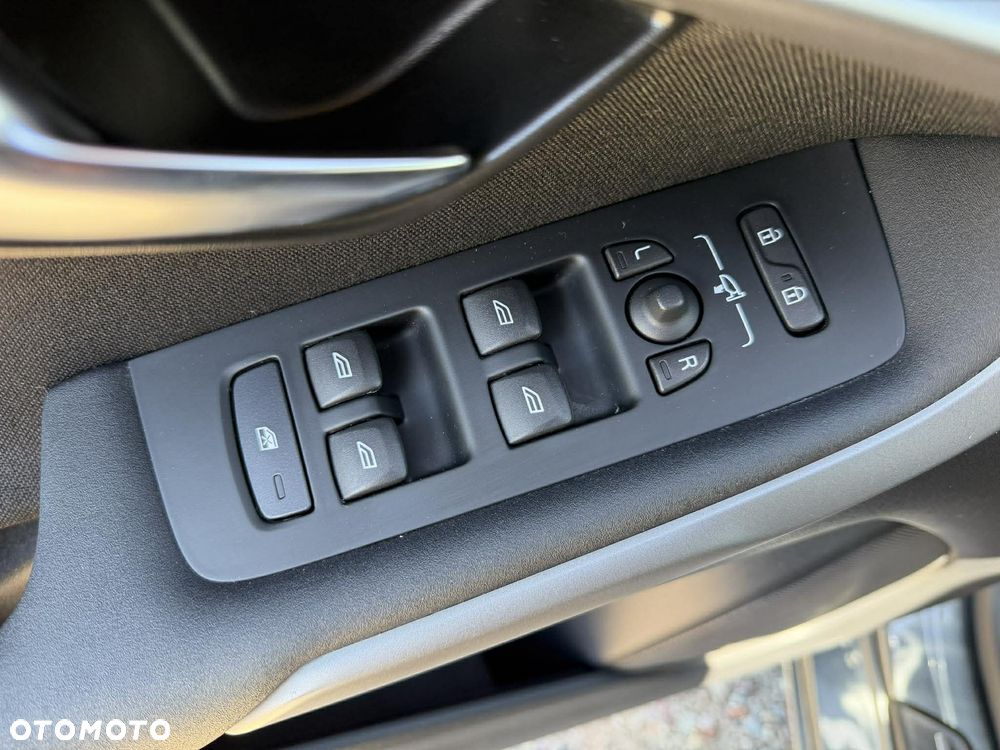 Volvo V40 D3 Geartronic - 25