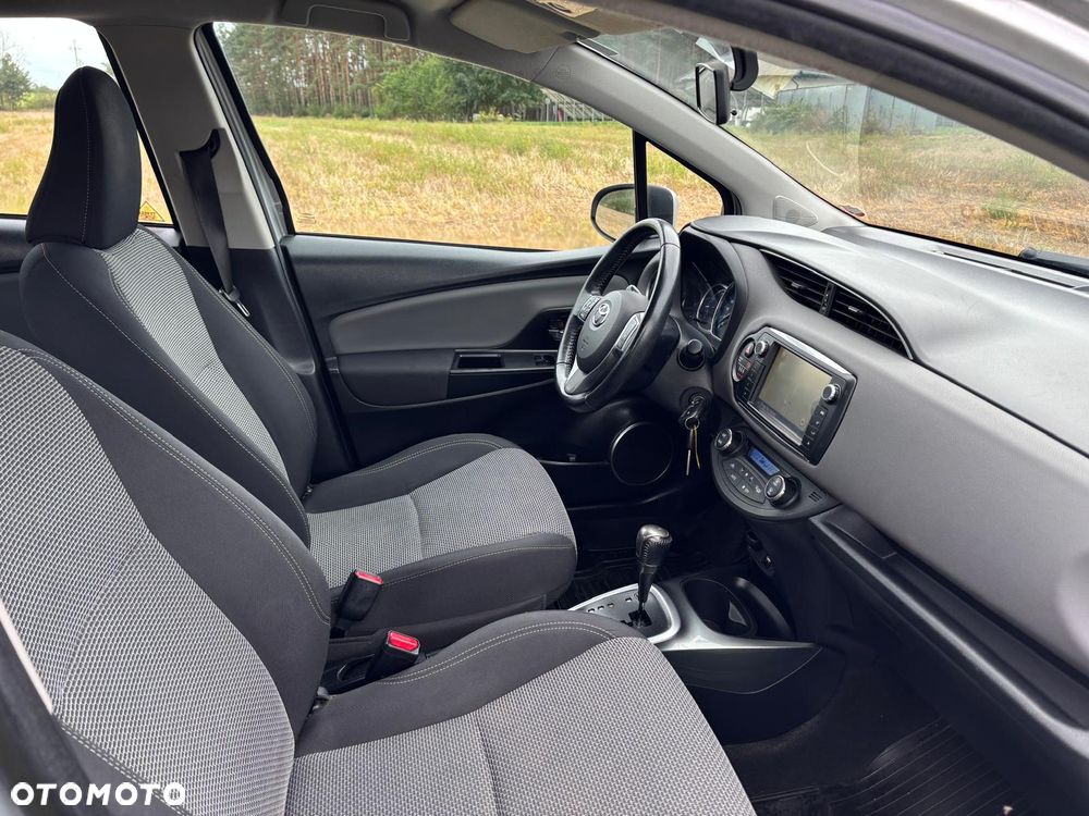 Toyota Yaris Hybrid 100 Sol - 24