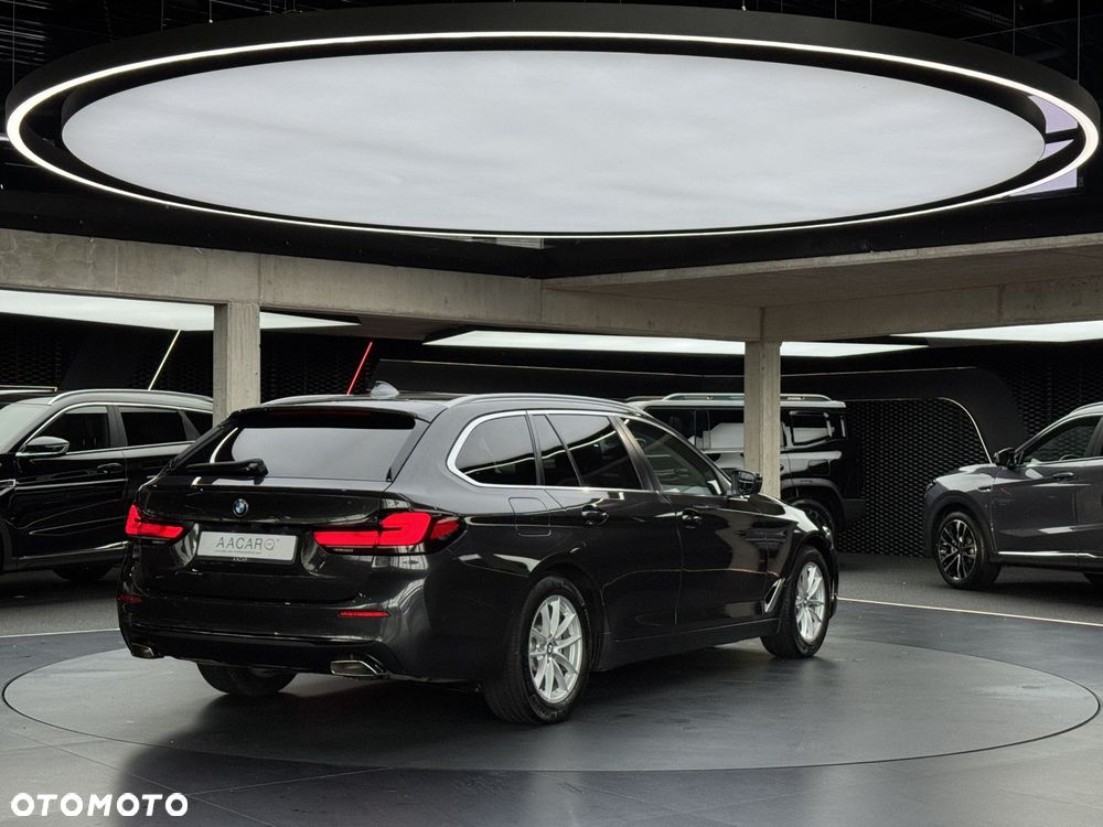 BMW Seria 5 520i mHEV - 6