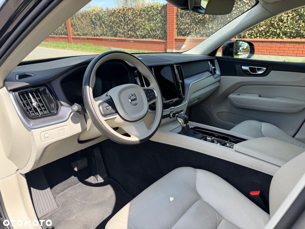 Volvo XC 60 D4 Momentum Pro - 8