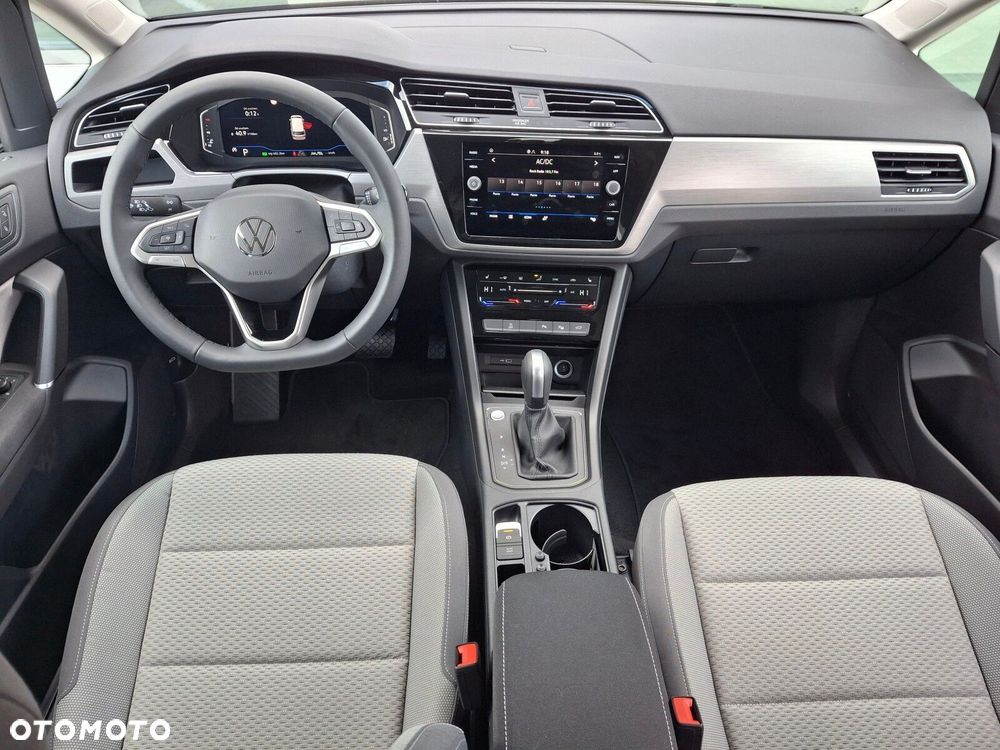 Volkswagen Touran - 26