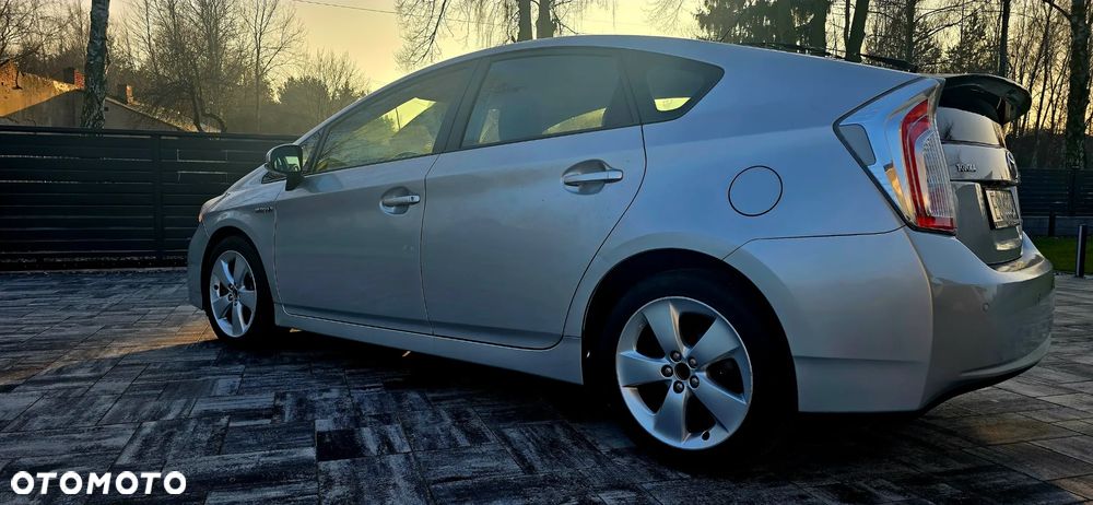 Toyota Prius (Hybrid) - 5