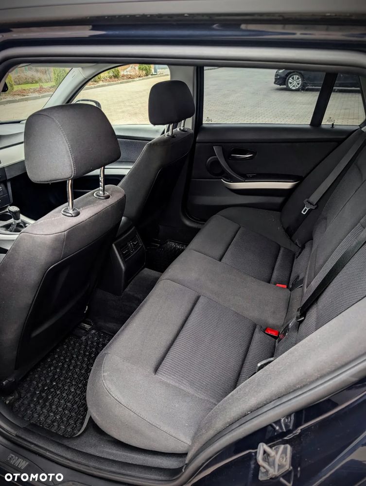 BMW Seria 3 318d - 16