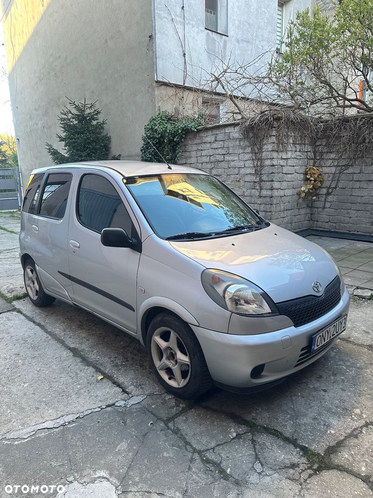 Toyota Yaris Verso - 1