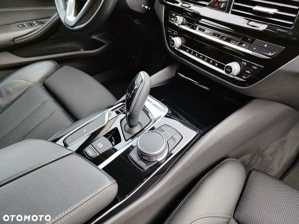 BMW Seria 5 518d Sport - 25