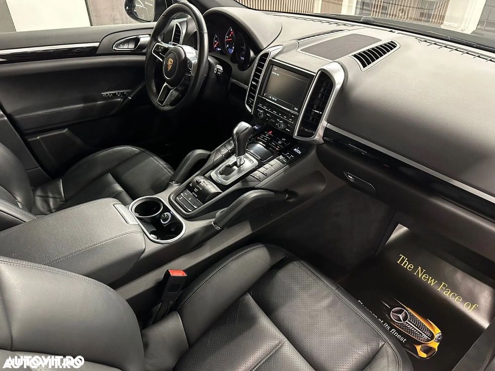 Porsche Cayenne 3.0 L - 16