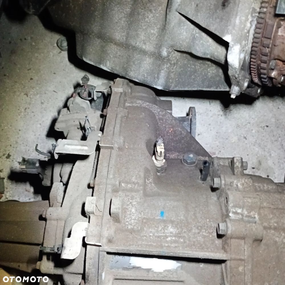 Reduktor skrzyni biegów Navara D23 2,3DCI automat - 3