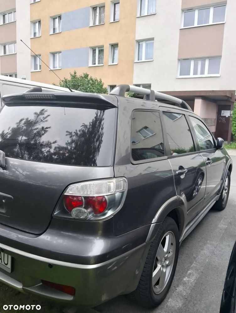 Mitsubishi Outlander 2.0 Comfort 4WD - 6