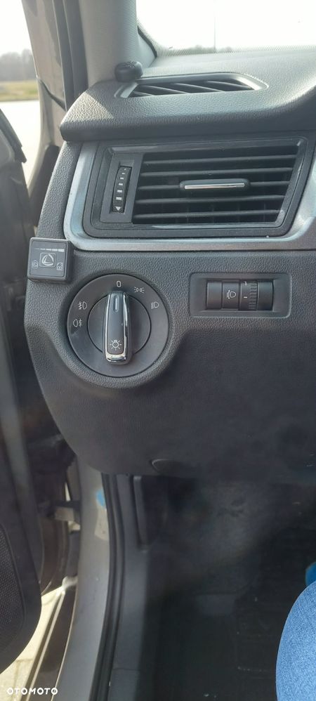 Skoda RAPID 1.2 Ambition - 9