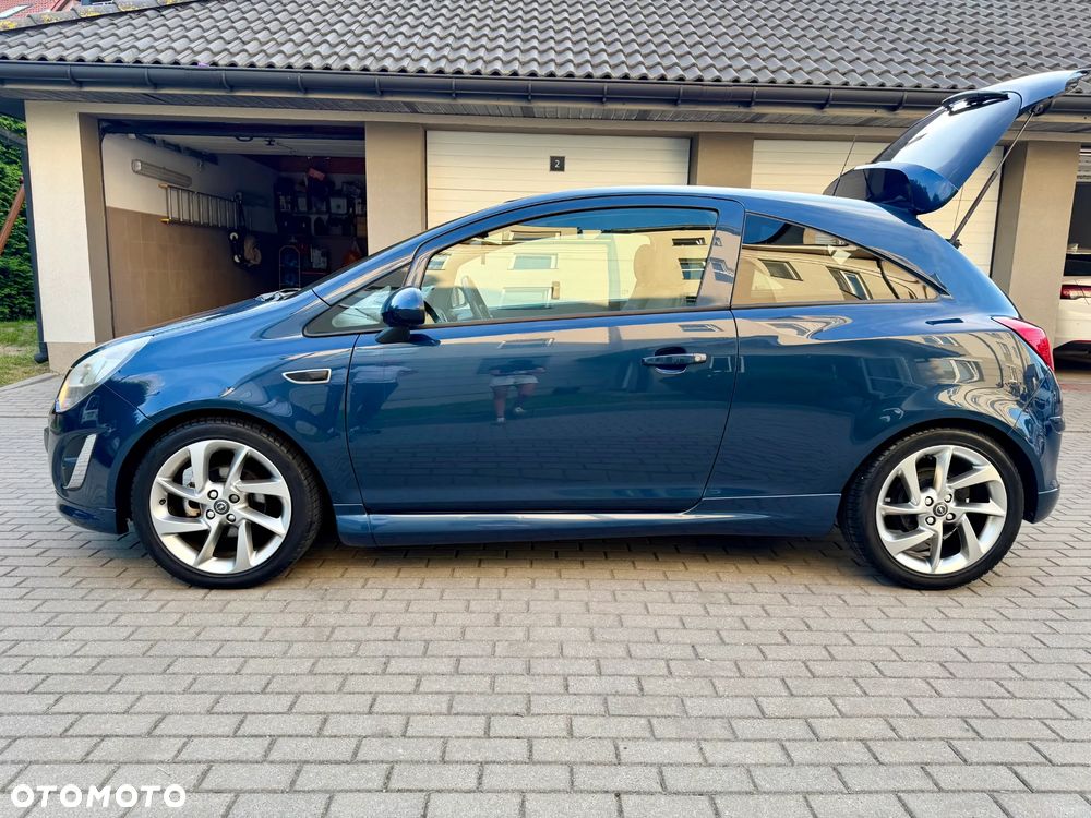 Opel Corsa 1.4 16V Cosmo - 9