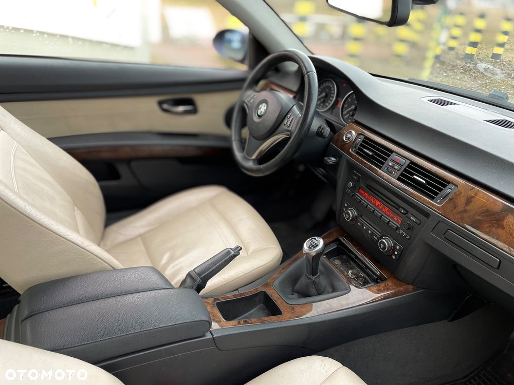 BMW Seria 3 325i M Sport Edition - 9