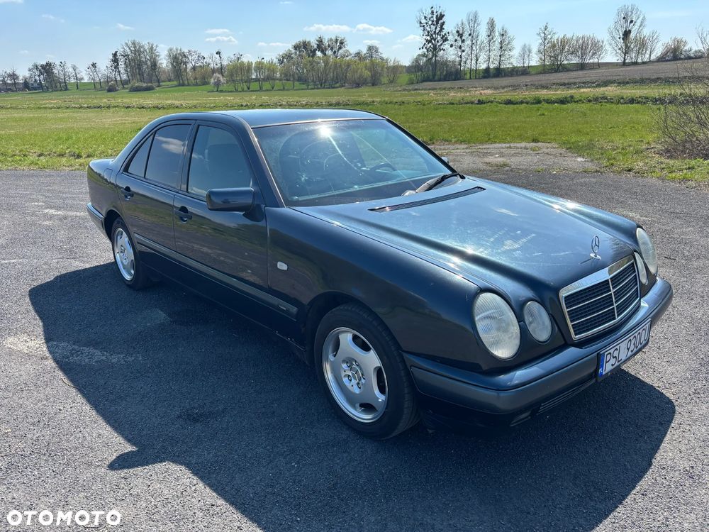 Mercedes-Benz Klasa E 200 - 3